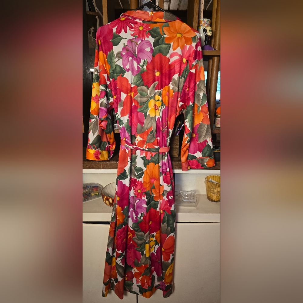Granada Vintage Floral Robe - Picture 2 of 6